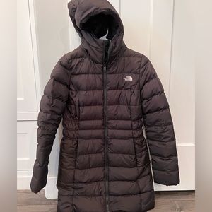 Women’s North Face black coat. Size Small. Longer length coat. Like New.